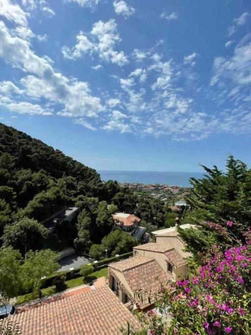 Casa Vacanze Luna 2 Vallecrosia Dış mekan fotoğraf